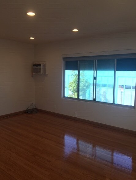More Photos Of 8350 Melrose Ave, West Hollywood Loft Creative Space For Lease
