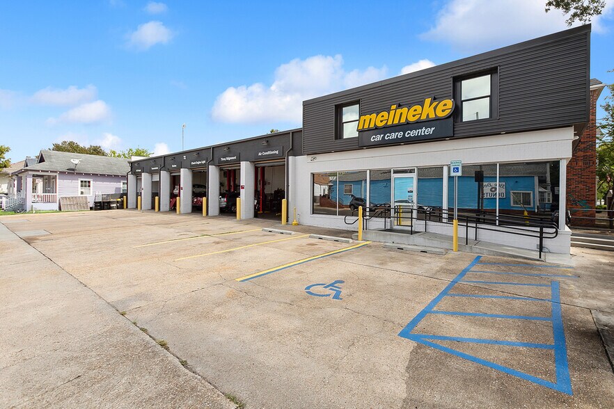 Primary Photo Of 4243 Canal St, New Orleans Auto Repair For Sale