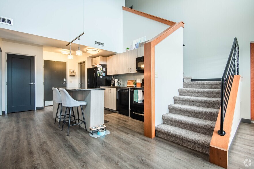 More Photos Of 320 W Broadway, Monona Apartments For Lease