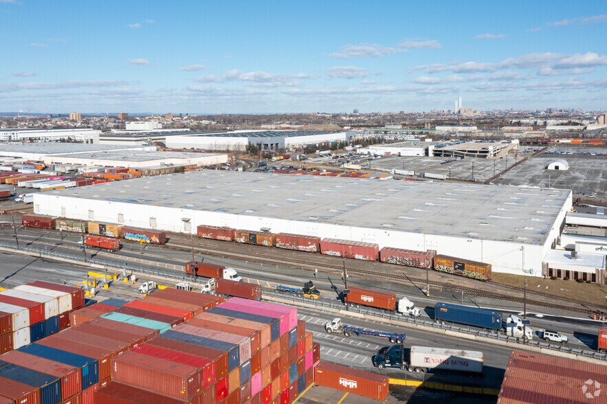 More Photos Of 2 Colony Rd, Jersey City Warehouse For Lease
