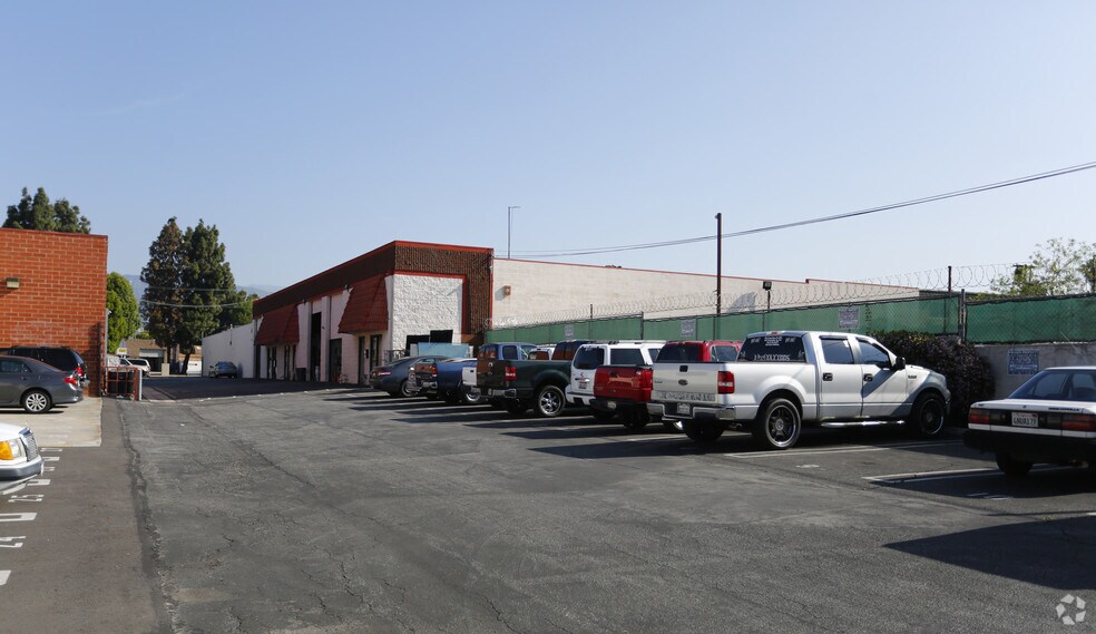 More Photos Of 373 W Palmer Ave, Glendale Warehouse For Lease