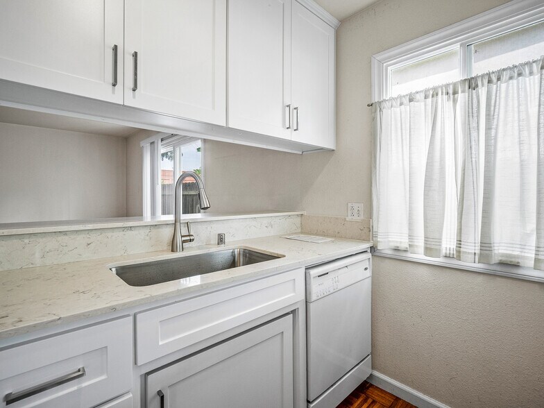 More Photos Of 718 13th St, Sacramento Apartments For Sale