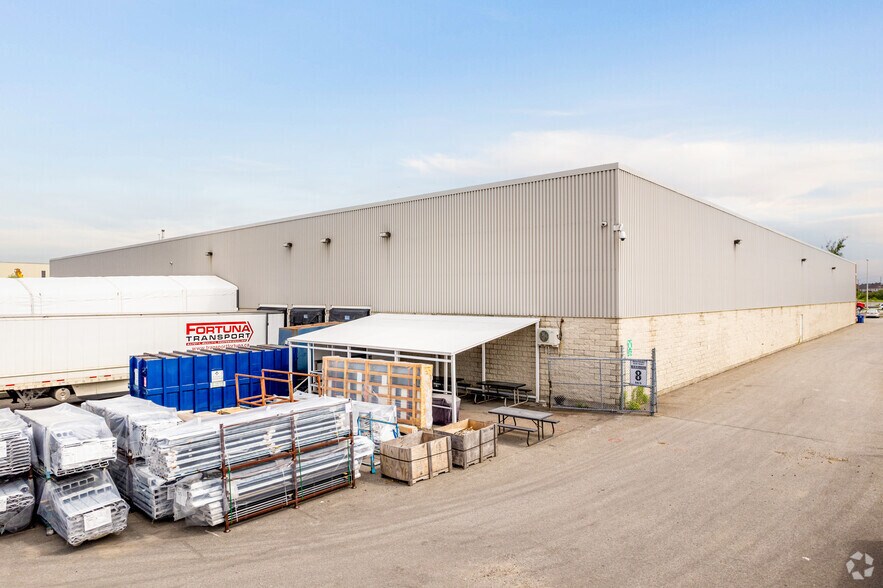 More Photos Of 4150 Chomedey (A-13) Desste O, Laval Warehouse For Lease