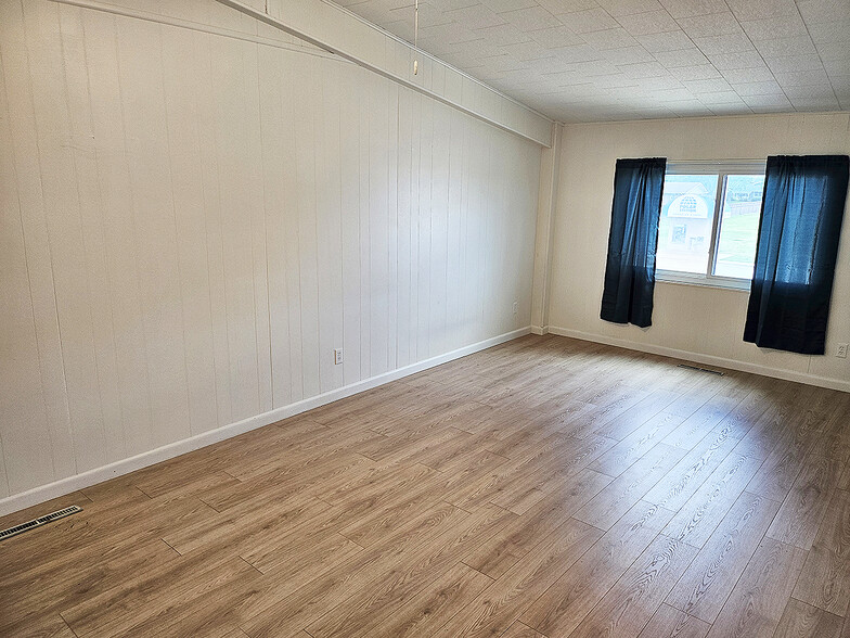 More Photos Of 540 S Main St, Galva Storefront Retail Residential For Sale