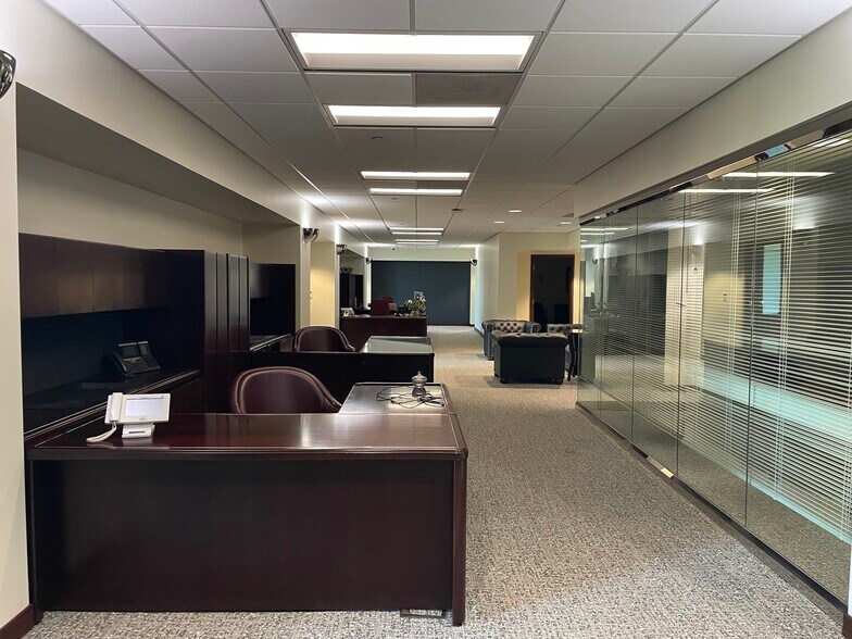 More Photos Of 1 Energy Pl, Pensacola Office For Lease