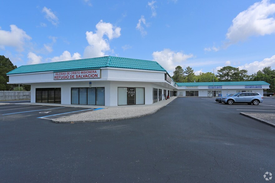 More Photos Of 5111-5135 Commercial Way, Spring Hill General Retail For Lease