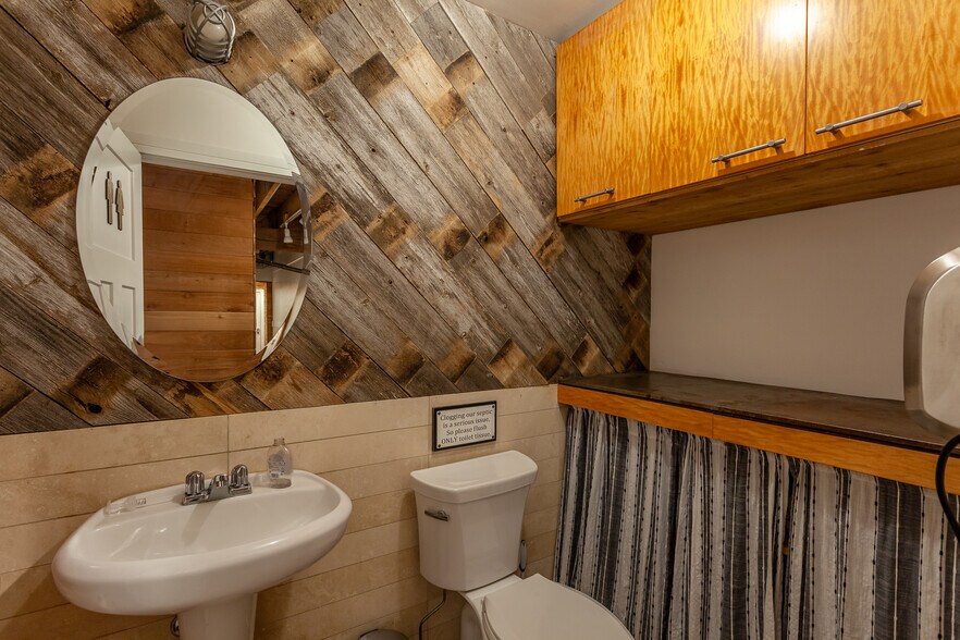 More Photos Of 2425 W 14th St, Chicago Loft Creative Space For Lease