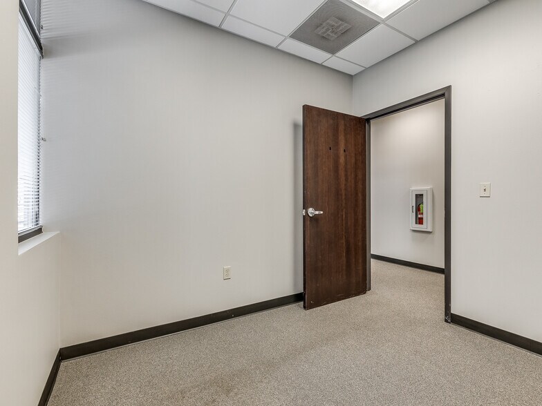 More Photos Of 3101 W Tecumseh Rd, Norman Office For Lease