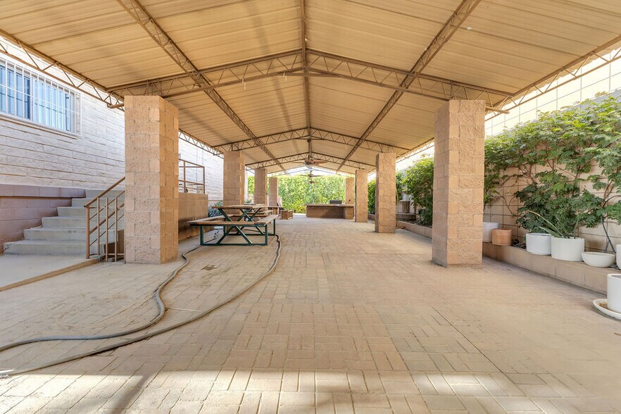 More Photos Of 81500 Industrial Pl, Indio Warehouse For Sale