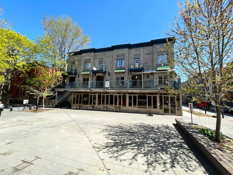 More Photos Of 200-216 Rue Prince-Arthur EST, Montréal Storefront Retail Residential For Lease