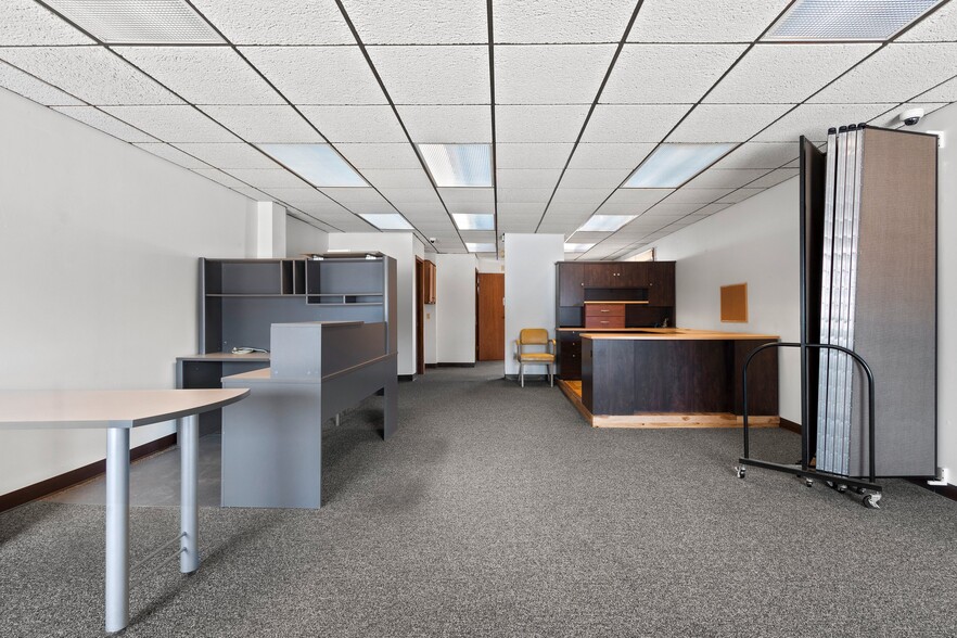 More Photos Of 1308 Washington St, Manitowoc Office For Sale