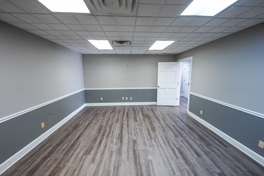 More Photos Of 801 Legion Dr, Dalton Distribution For Lease