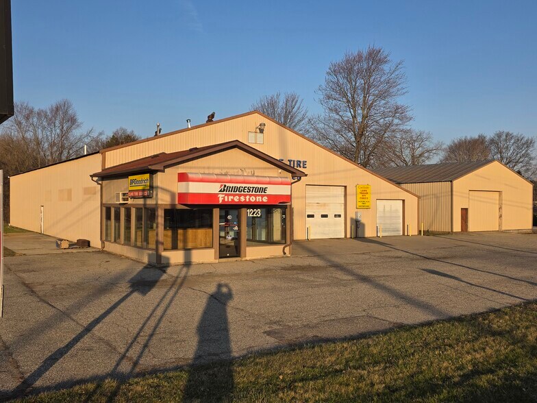 More Photos Of 1223 A N Cedar Rd, Mason Auto Repair For Sale