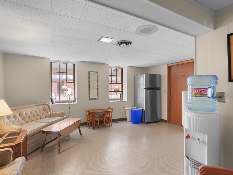 More Photos Of 520 2nd St, Excelsior Funeral Home For Sale