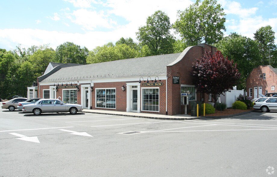 More Photos Of 190 Weston Rd, Weston Storefront For Lease