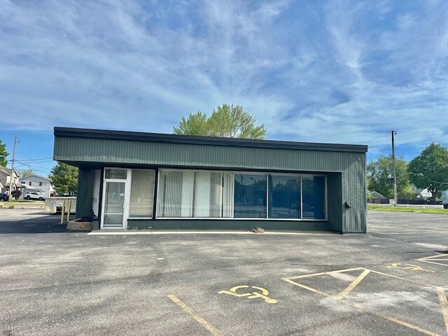 More Photos Of 38459 Lake Shore Blvd, Willoughby Freestanding For Sale