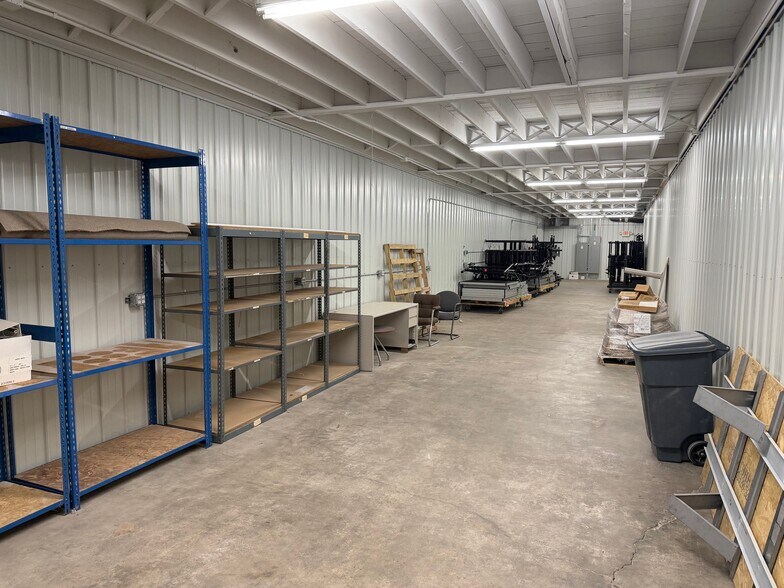 More Photos Of 511 N Clairemont Ave, Eau Claire Warehouse For Lease