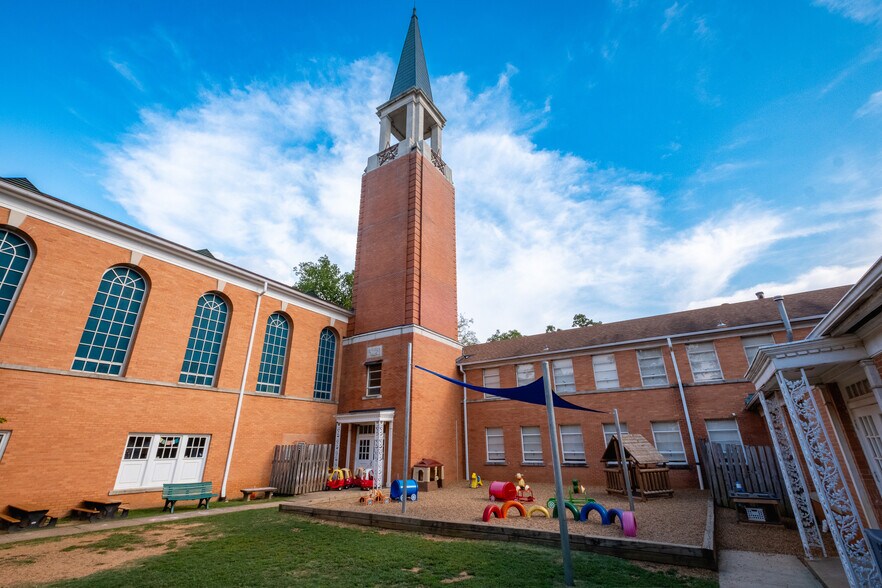 More Photos Of 4401 Woodlawn Dr, Little Rock Religious Facility For Sale