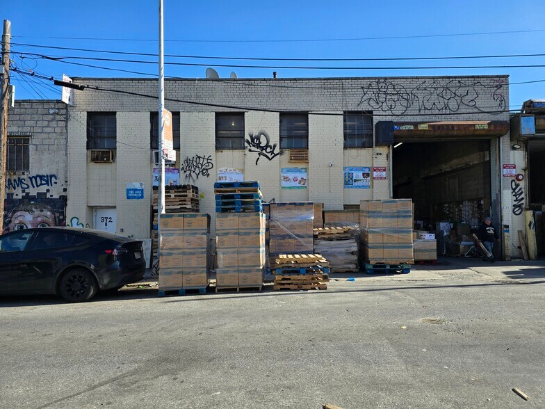 Primary Photo Of 372 Ten Eyck St, Brooklyn Warehouse For Lease