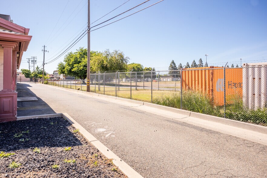 More Photos Of 1227 Bridge St, Yuba City Office For Sale