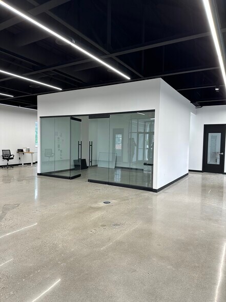 More Photos Of 4140 W Maple Rd, Bloomfield Hills Medical For Lease