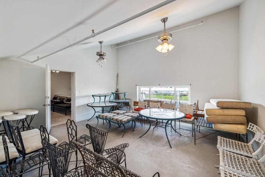 More Photos Of 4775-4779 E Ramon Rd, Palm Springs Warehouse For Sale