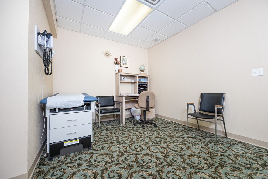 More Photos Of 165 SW Vision Gln, Lake City Office For Sale