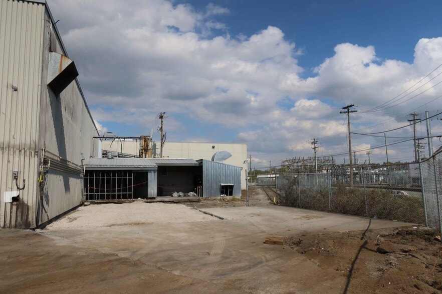 More Photos Of 880 Cliveden Ave, Delta Manufacturing For Lease