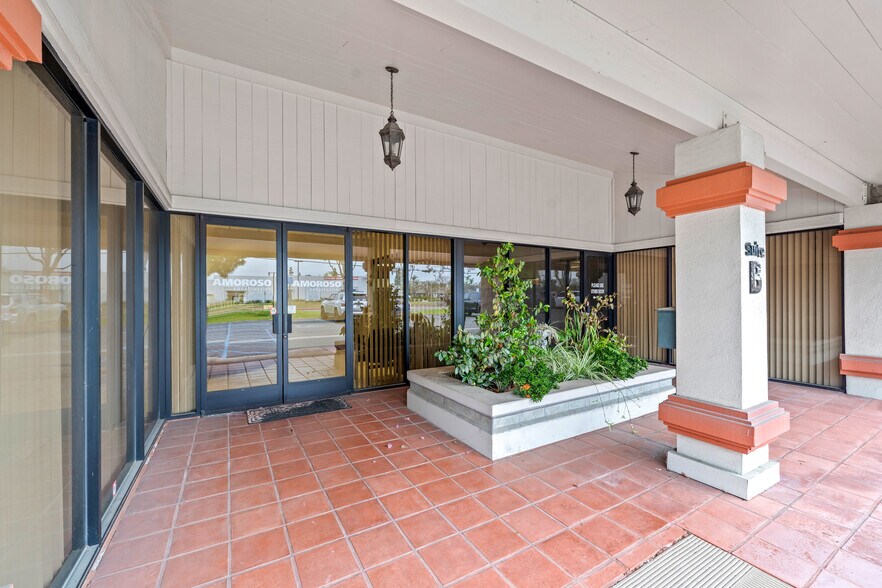 More Photos Of 275 E Baker St, Costa Mesa Office For Lease