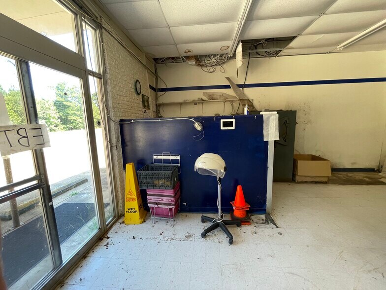 More Photos Of 937 N 1st St, Stephens Restaurant For Sale