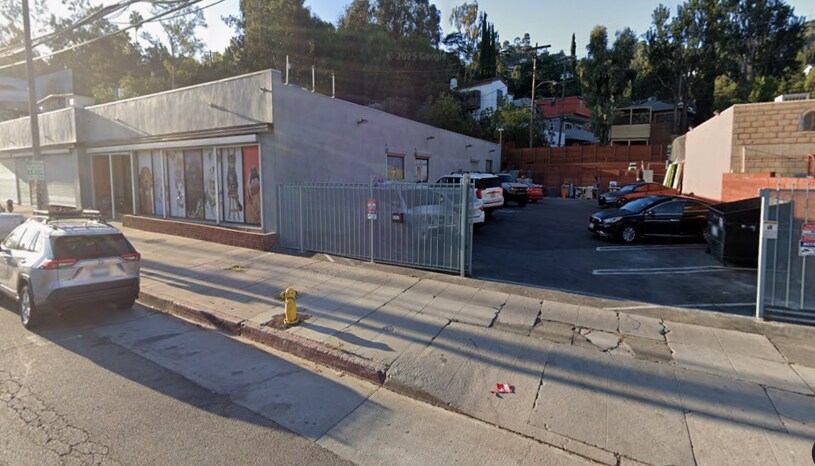 Primary Photo Of 3635-3637 Cahuenga Blvd W, Los Angeles Veterinarian Kennel For Sale