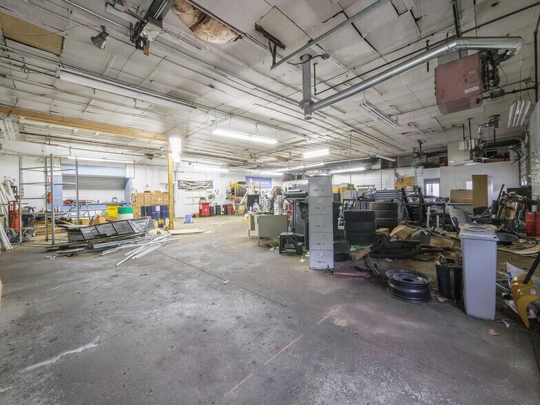 More Photos Of 600 N Clark St, Albion Auto Dealership For Sale