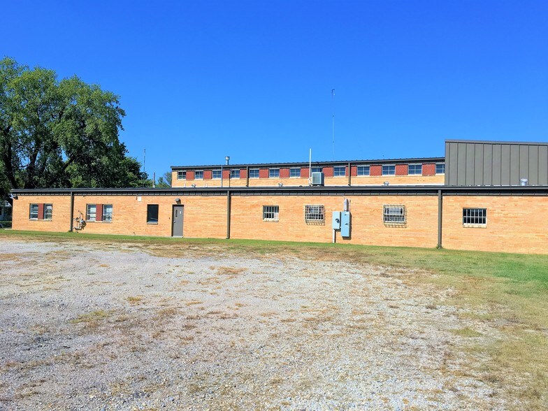 More Photos Of 620 N Edgemoor St, Wichita Warehouse For Sale