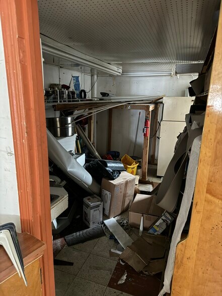 More Photos Of 328 48th St, Union City Storefront Retail Residential For Lease