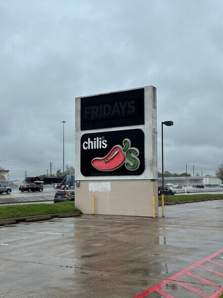 More Photos Of 12895 Gulf Fwy, Houston Restaurant For Sale