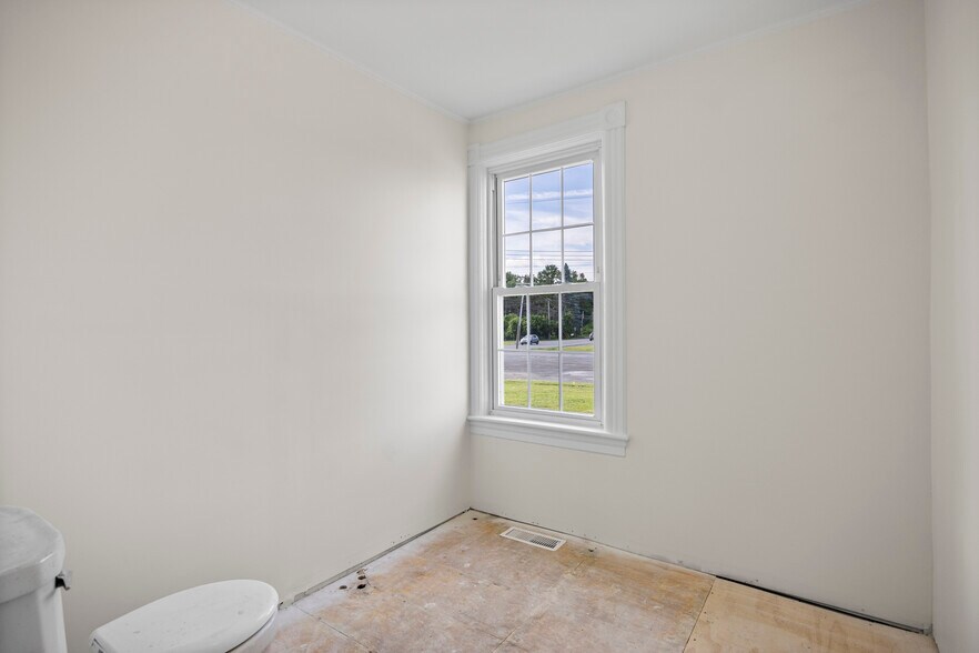 More Photos Of 267 Wolf Rd, Latham Office For Lease