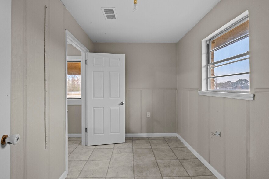 More Photos Of 1306 N Lemon St, Beebe Office For Sale