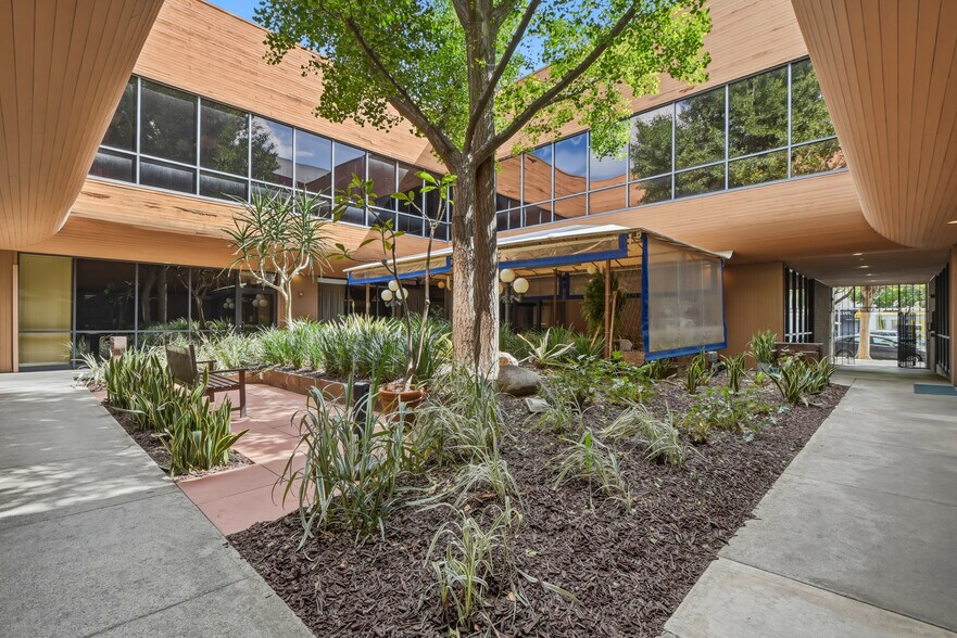 More Photos Of 141 S Lake Ave, Pasadena Office For Sale