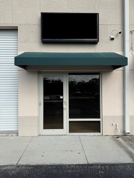 More Photos Of 1090 Innovation Ave, North Port Flex For Lease