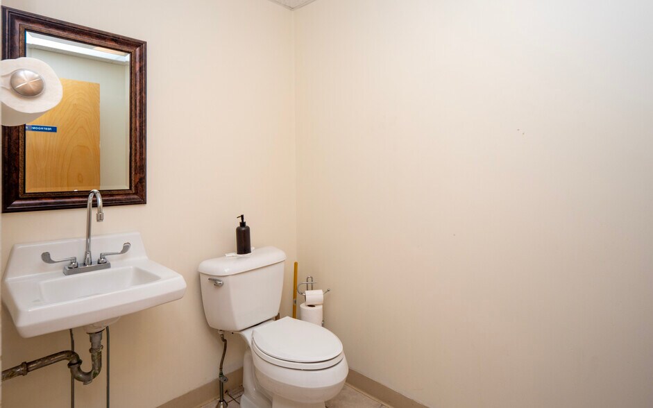 More Photos Of 1120 Aquidneck Ave, Middletown Office For Sale