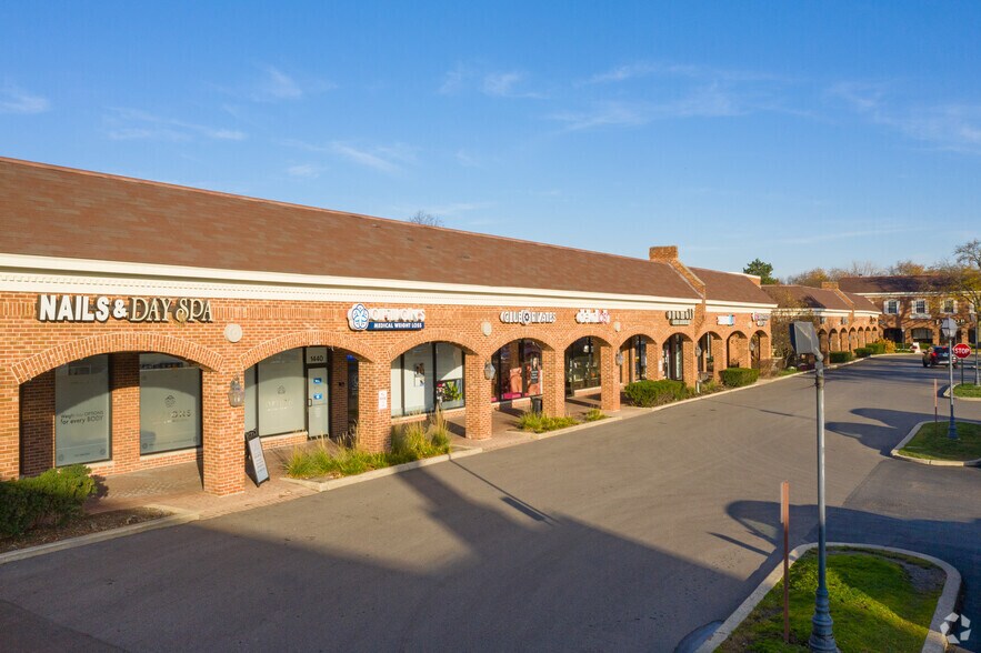 More Photos Of 1412-1500 Waukegan Rd, Glenview Unknown For Lease