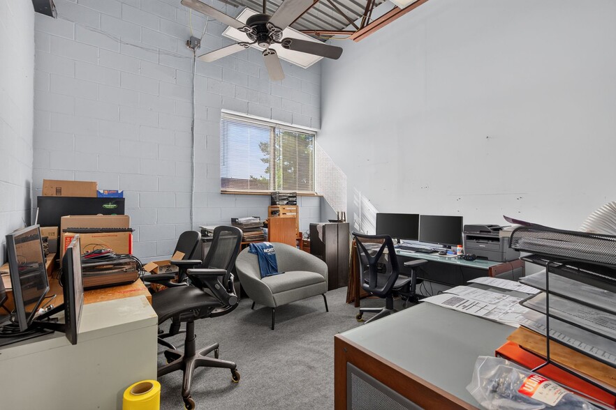 More Photos Of 22580 Glenn Dr, Sterling Showroom For Sale