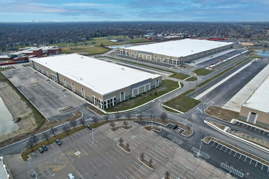 More Photos Of 18300 Vernier Rd, Harper Woods Distribution For Lease