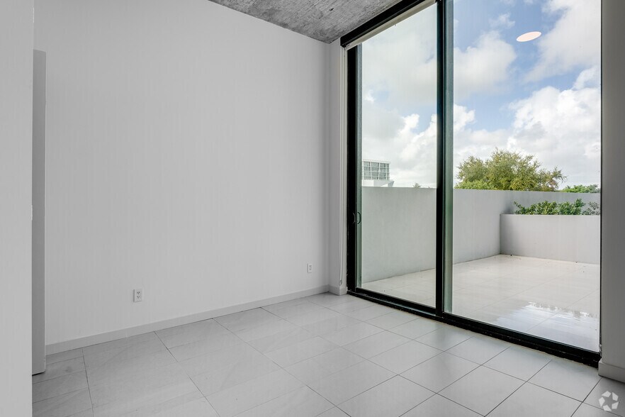 More Photos Of 127 NW 27th St, Miami Unknown For Lease