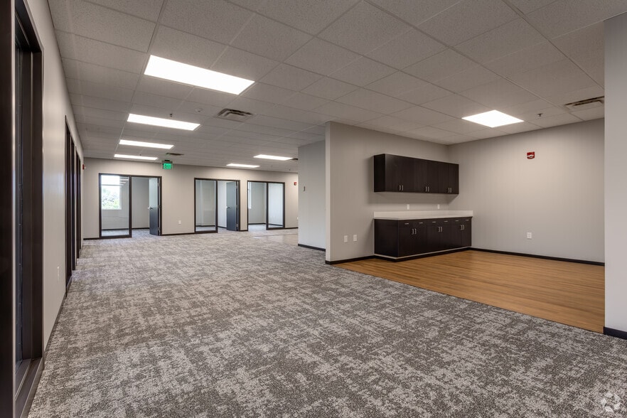 More Photos Of 579 Executive Campus Dr, Westerville Office For Lease