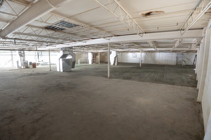 More Photos Of 2140 W Washington St, Orlando Distribution For Lease