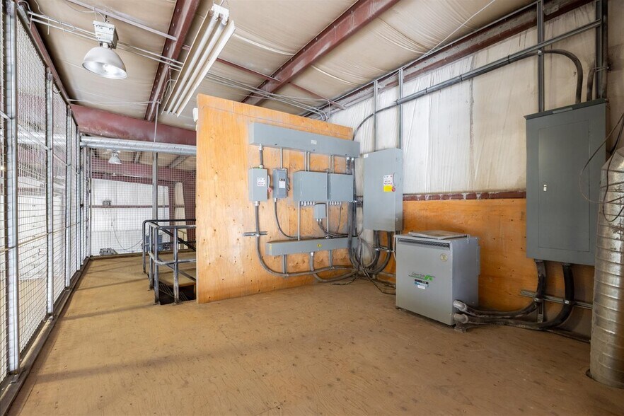 More Photos Of 51001 Range 192 rd, Tofield Industrial For Sale