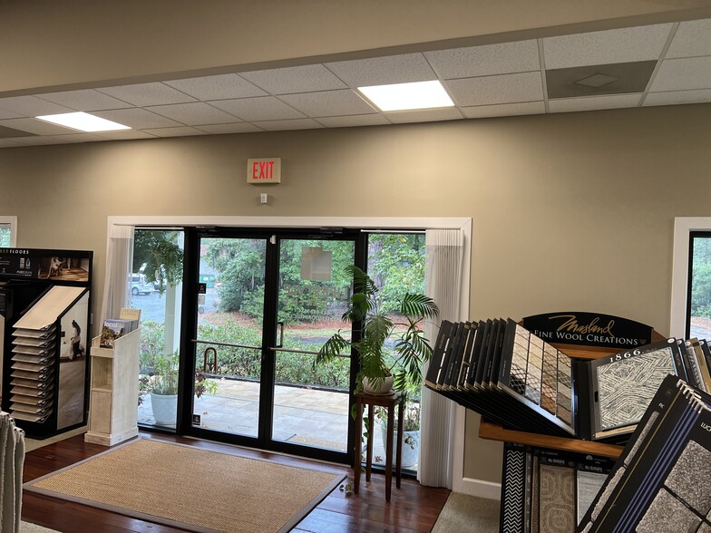 More Photos Of 14 Palmetto Business Park Rd, Hilton Head Island Showroom For Sale