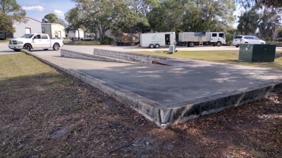 More Photos Of 1944-1962 60th Pl E, Bradenton Light Manufacturing For Lease