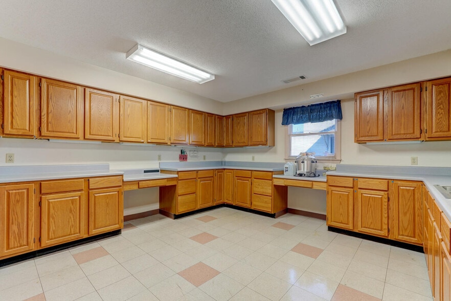 More Photos Of 601 W Harrison St, Reidsville Medical For Sale